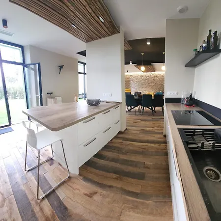 En Famille Ou Entre Amis Vila